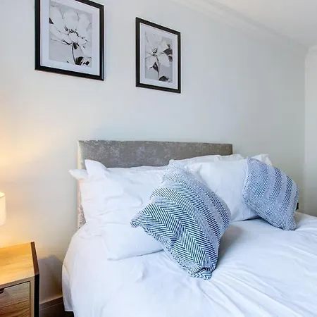 Luxurious House Leyton Sleep7+Garden Next To Stratford-2