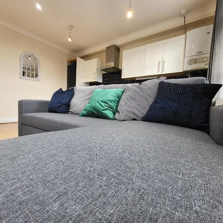 Tooting Bec Central Apartment By London Tube-3