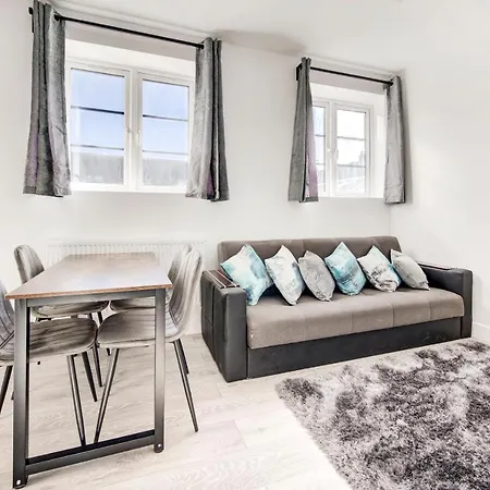 2 Bedroom Apartment With Large Rooms And Wi-Fi-2