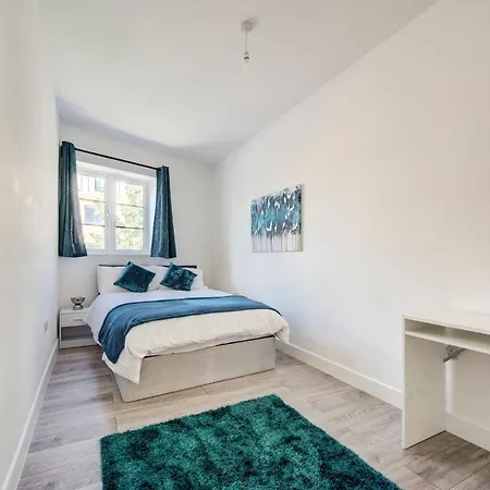 2 Bedroom Apartment With Large Rooms And Wi-Fi-2