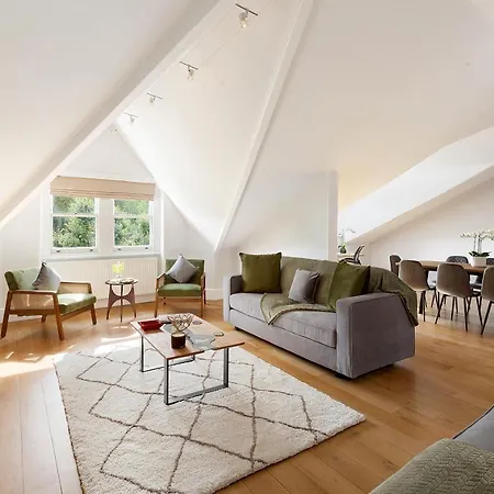 Lovely Central Apartment With Park Views-2
