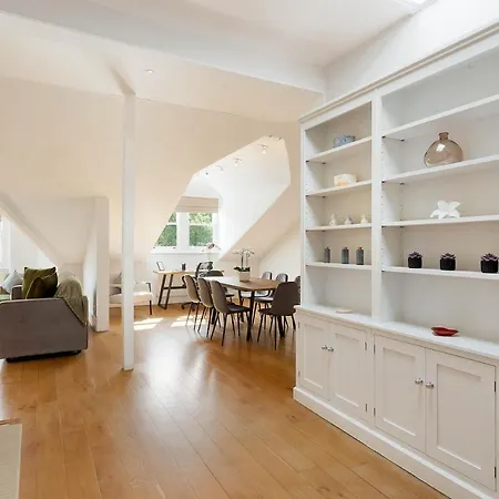 Lovely Central Apartment With Park Views-3