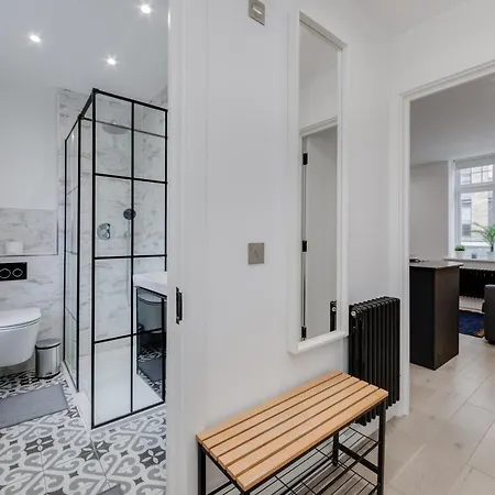 Modern 1 Bed Apartment In The Heart Of Shoreditch - Moments From Old Spitalfields Market & Liverpool Street Station-3