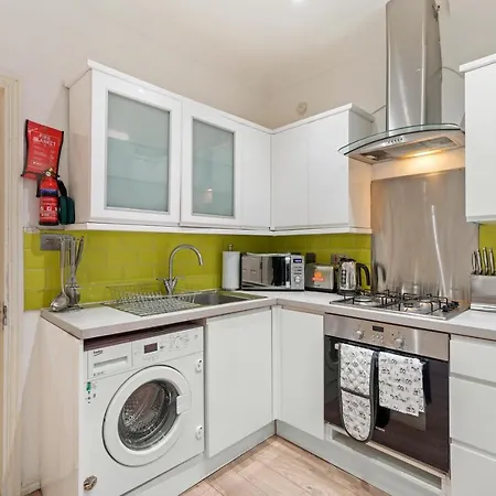 Chic Urban Retreat In London - Sleeps 8-3