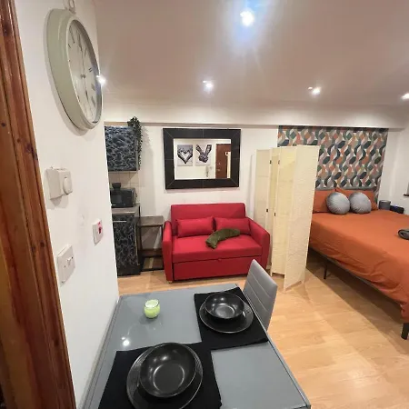 Nice Studioflat In London-2