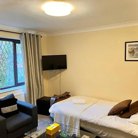 Cosy 2 Bedroom Detached House In Central London-2