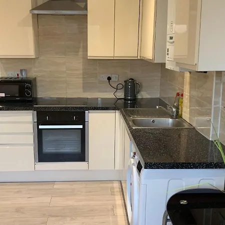 R J 2 Bedroom Apartment-3