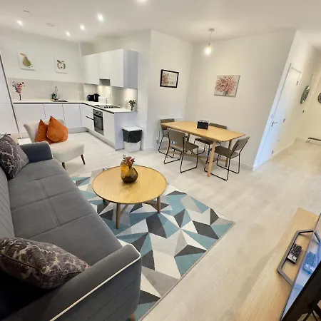 3Bedroom, 2Bathroom, Balcony,Luxury Flat Westfield-2