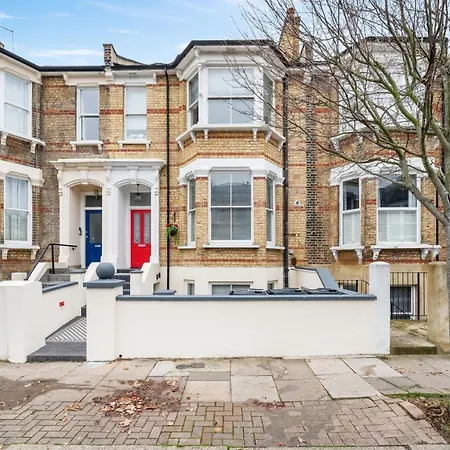 Charming 1-Bed Victorian Flat & Roof Terrace, Clapton-3