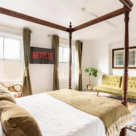 Victorian Style Apartment W/ Four-Poster Bed In Camden Town-3