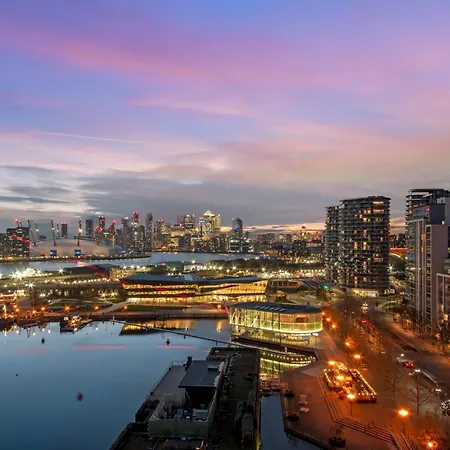 Excel 3 Bedroom Apartment Near City Airport And O2 Arena-3