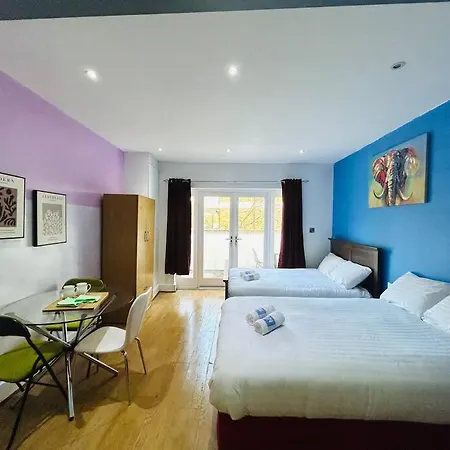 Modern Studio Near Bethnal Green-3