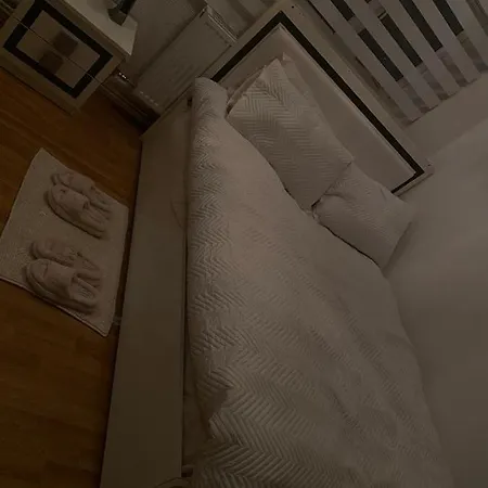 A Modern Flat In Southeast London-3