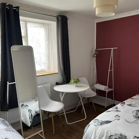 Large Room With Two Bed In Central London-2