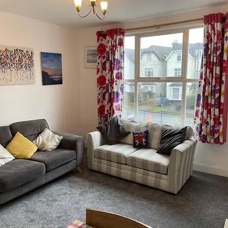Lovely 1 Bedroom Flat In Quiet Wimbledon-2