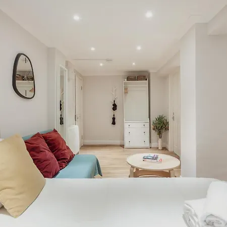 Kensington Nest Serviced Studio-3