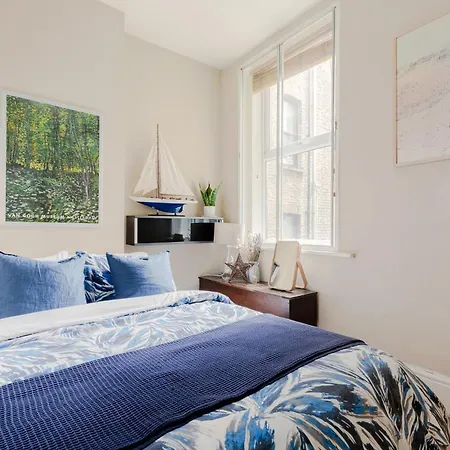 Artistic London Pied-A-Terre-2