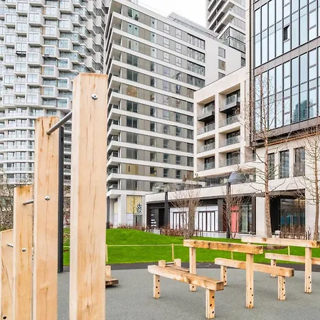 Elegant And Modern Apartments In Canary Wharf Right Next To Thames-3