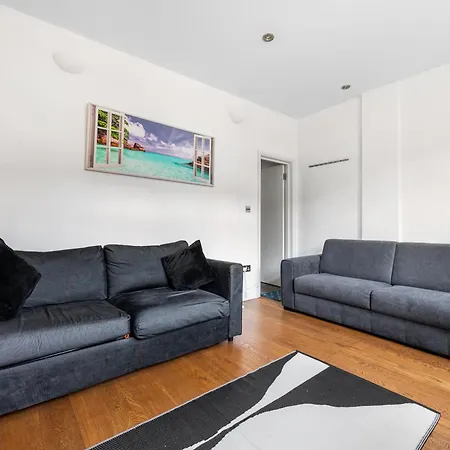Clapham Common Sleeps 10 Free Parking For 4 Cars And Vans 2 Bed 2 Bath 5 Min To Metro Zone 2-3