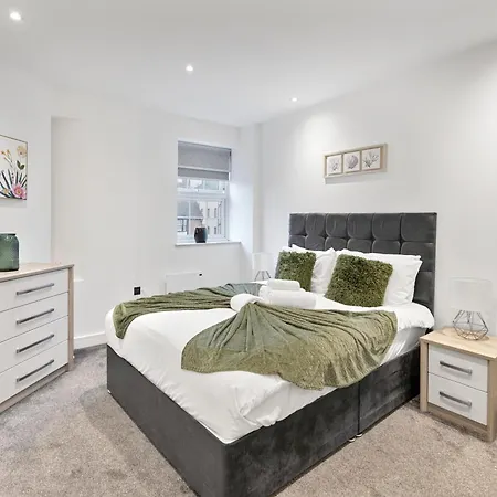Bright And Spacious Apartment - Excellent Location-3