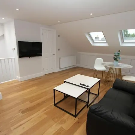 Amazing Loft One Bedroom Apartment - E17 Village-2