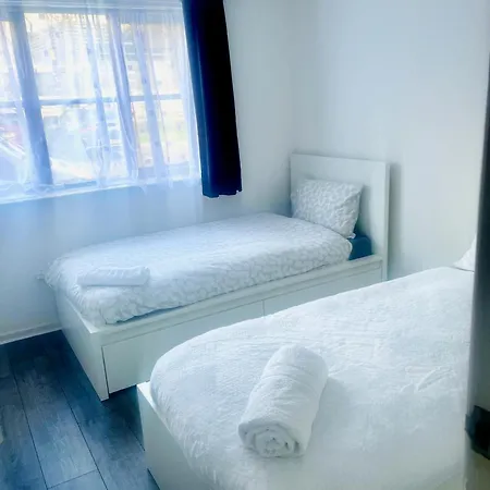 Comfortable And Cosy London Stay-3