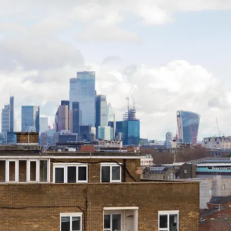 Top-Floor Studio With Private Terrace & London Skyline Views-2
