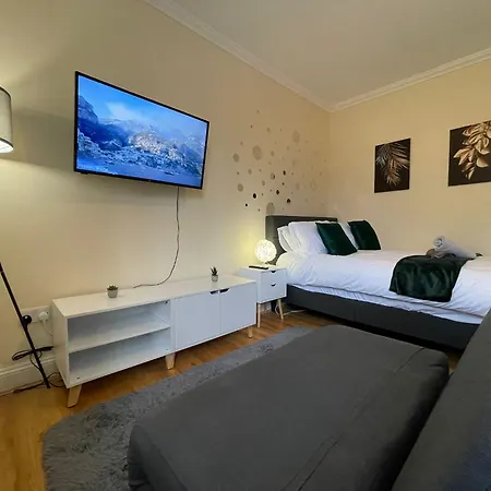 The Islington Hub Apartment-3