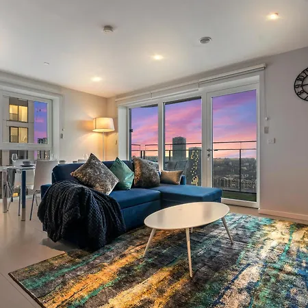 Elegant 2Br Flat On 20Th Floor Near Many Attractions-2