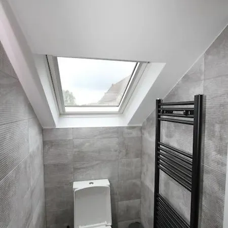 Amazing Loft One Bedroom Apartment - E17 Village-3