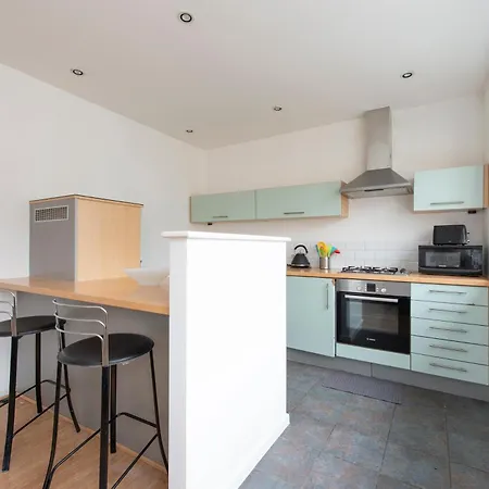 Modern Luxury Apartment By Bow Road Station-3
