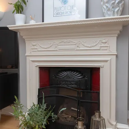 2 Bed Apartment In Sydenham, London-2