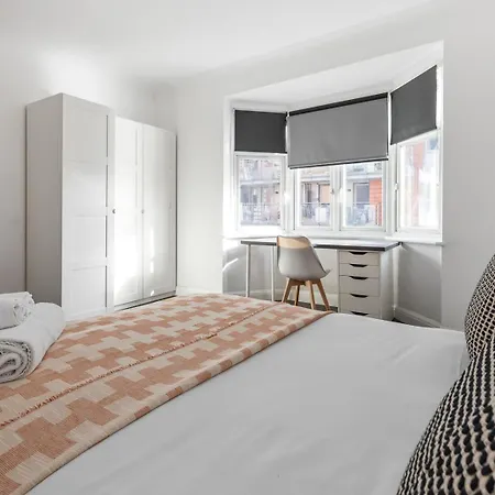Outstanding 2 Bed Apartment In Central Camden Sleeps 6-2