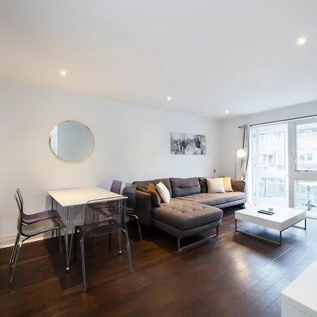 2 Bedroom Flat In Shoreditch-3
