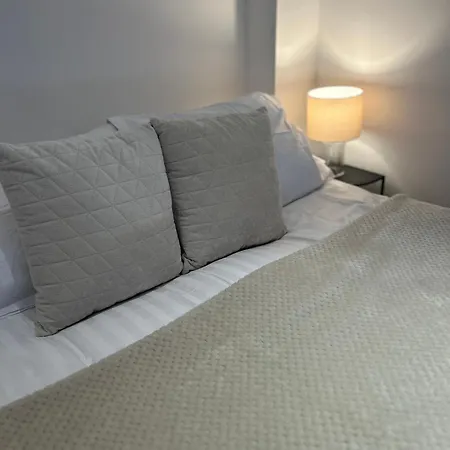 Stylish One Bedroom Apartment In The Heart Of Angel-3