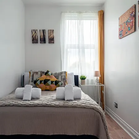 Woodside Gardens Luxury Properties Near Alexandra Palace, Tottenham Stadium & Drumsheds-2