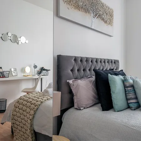Woodside Gardens Luxury Properties Near Alexandra Palace, Tottenham Stadium & Drumsheds-3