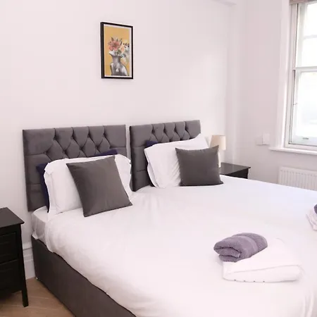 Star London Warwick Mansions 4-Bed Retreat-3