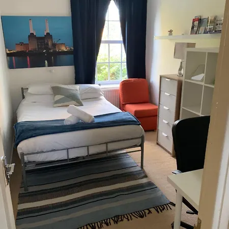 Central Location! Double Bedroom 2 Mins Walk From Battersea Power Underground Station!-2