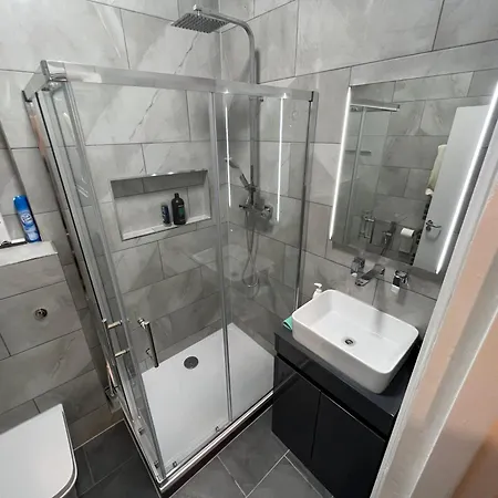 2 Bed Apartment In Central London On 3Rd Floor - Newly Refurbished - No Lift-2