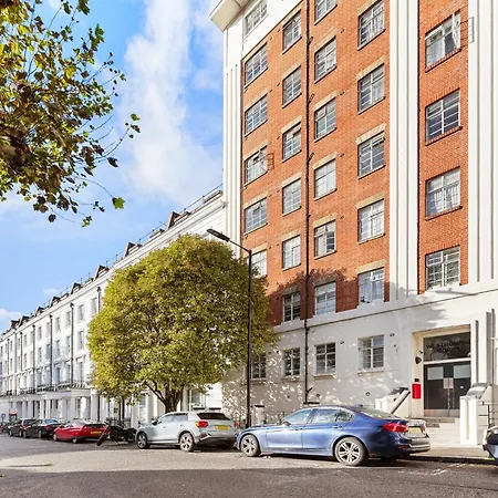 1 Bedroom Apt By Regal Realms Short Lets & Serviced Accommodation Central London 2 Mins From Paddington Station-3