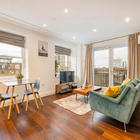 Luxury One Bedroom Apartment With Ac, Bidet, Balcony View, Free Coffee, Tea, Wifi In Central London-2