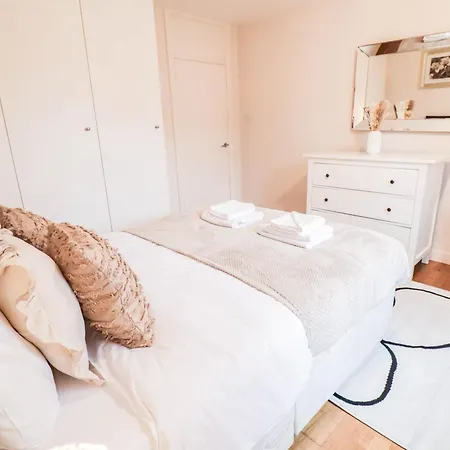 Bright And Well-Kept 2 Bed Flat! Russell Square-3