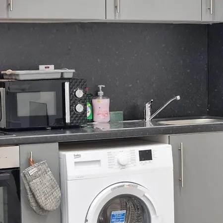 Brand New Flat Close To Turnpike Lane Tube Station-2