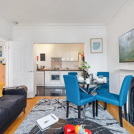 Modern Living In The Heart Of Covent Garden! No Lift 6Bc-3