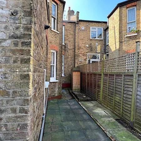 2 Bedroom Flat 10 Min Walk To Tube-2