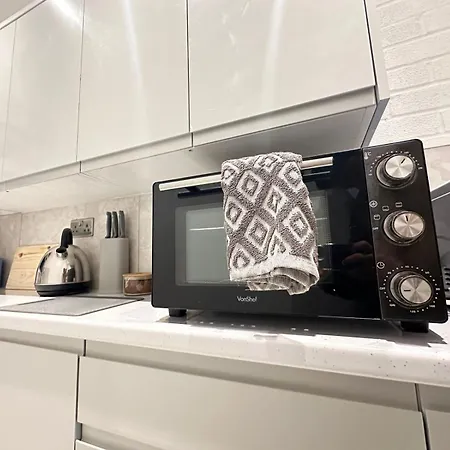 Spacious 1Br Flat With Private Bath And Kitchen In Canary Wharf 2-3