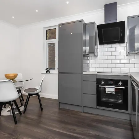 Outstanding 2 Bed Apartment In Central Camden Sleeps 6-3