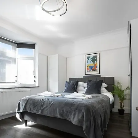 Modern 2 Bed Apartment In Prime Camden Sleeps 6-2