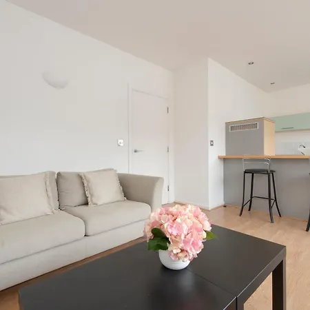 Modern Luxury Apartment By Bow Road Station-2